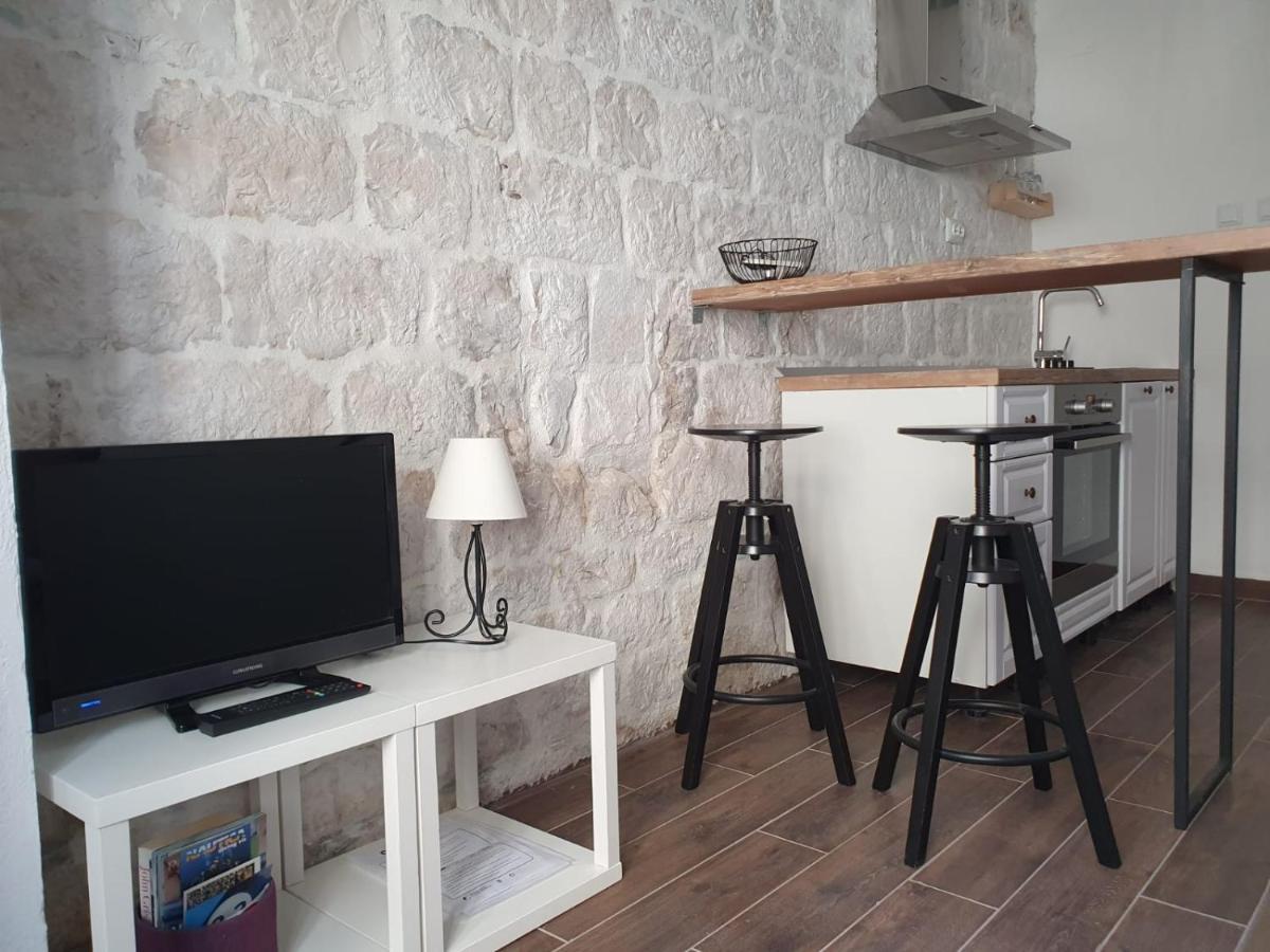 Apartments Kut Віс Екстер'єр фото