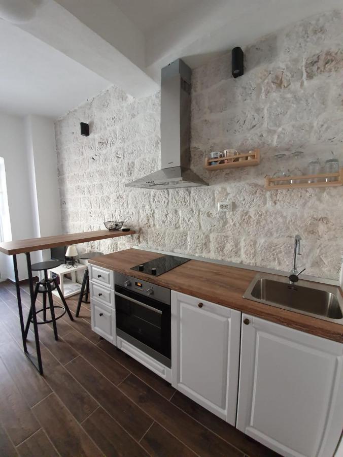 Apartments Kut Віс Екстер'єр фото