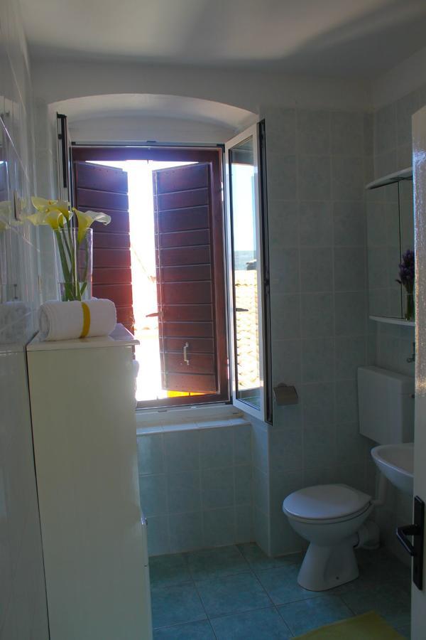 Apartments Kut Віс Екстер'єр фото